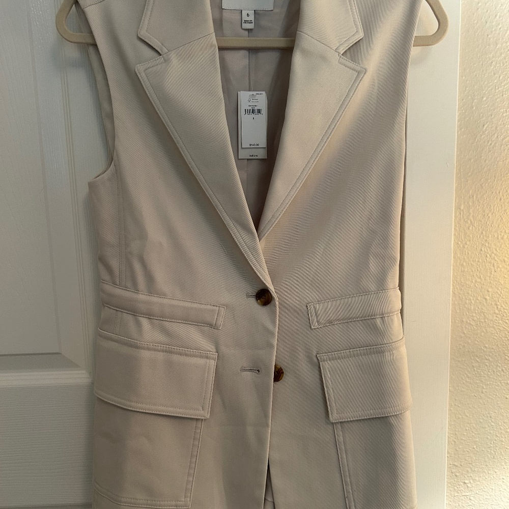 Size 6 Banana Republic Beige Women’s Vest